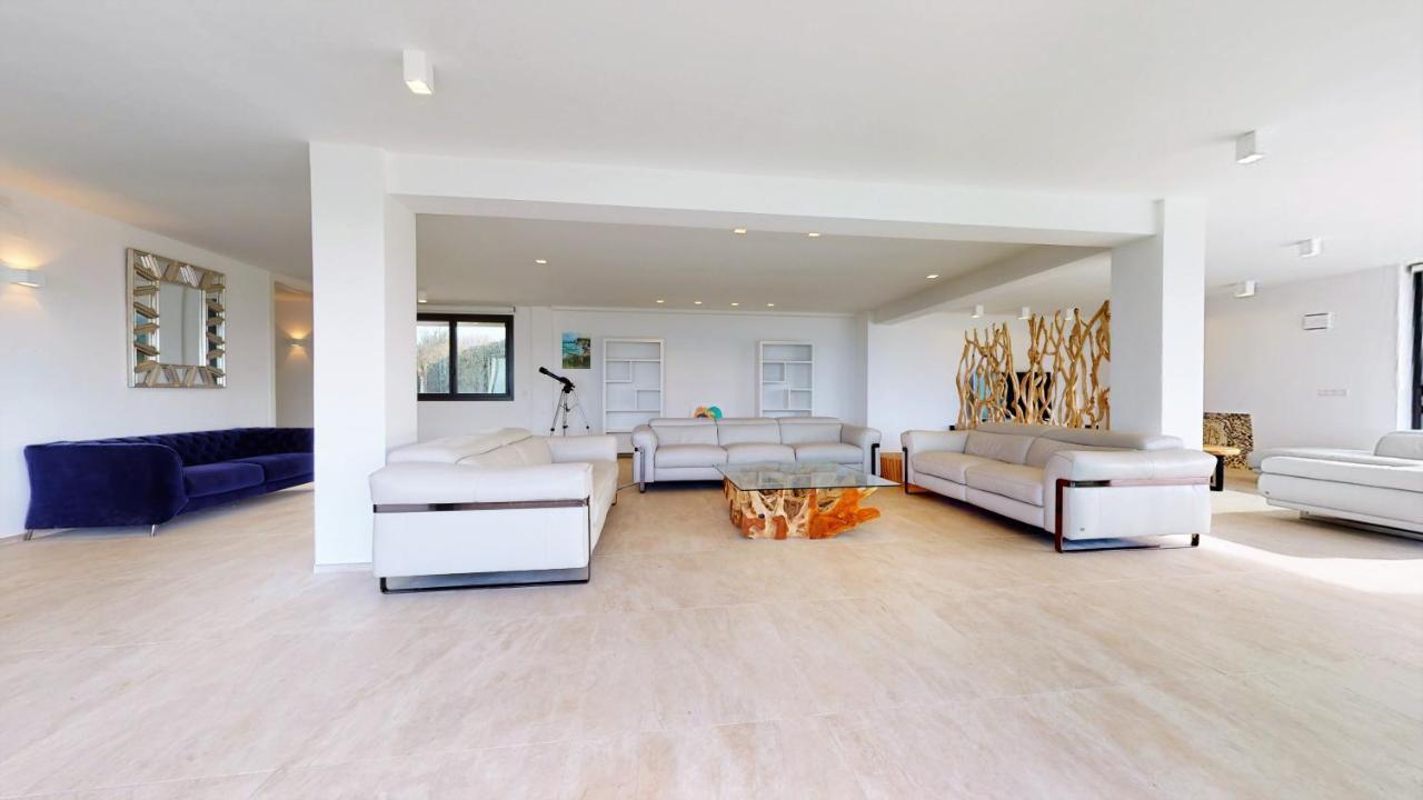 And Sea Villa *