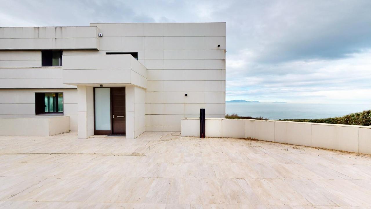 And Sea Villa *