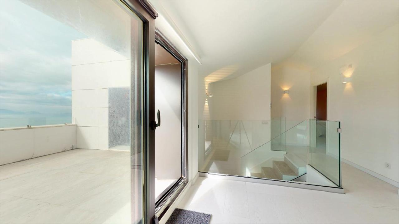 And Sea Villa *
